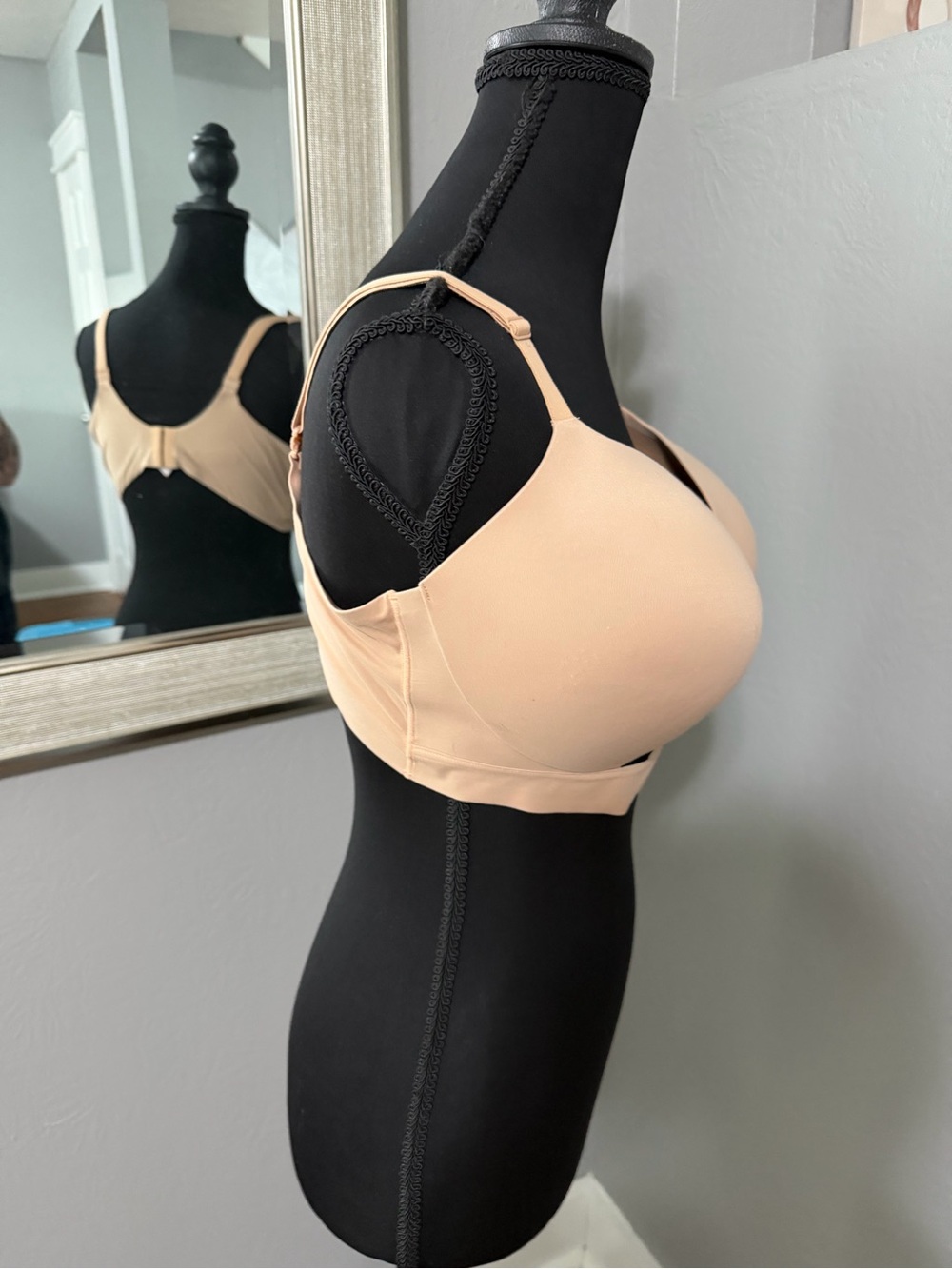 Victoria’s Secret Incredible Padded No Wire Nude Bra Size 38DD - Picture 5 of 7